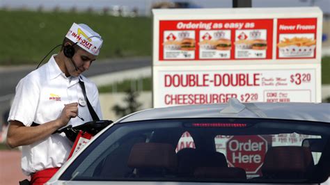 how much do in n out employees make|in n out minimum wage.